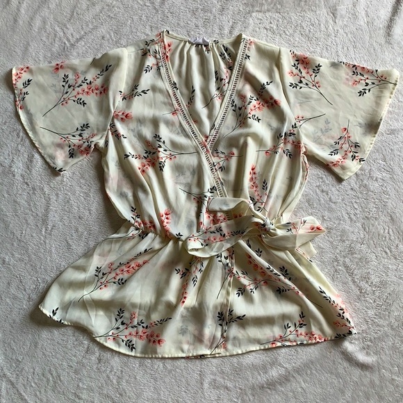 Sienna Sky woman’s floral Blouse. Size Small. - Picture 2 of 7